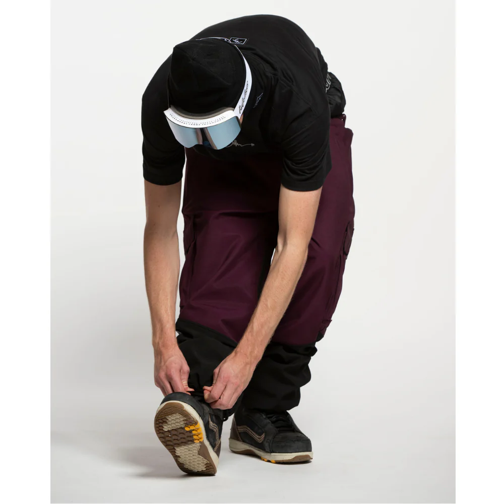Access Cargo Pants Malbec/ Black - Image 3