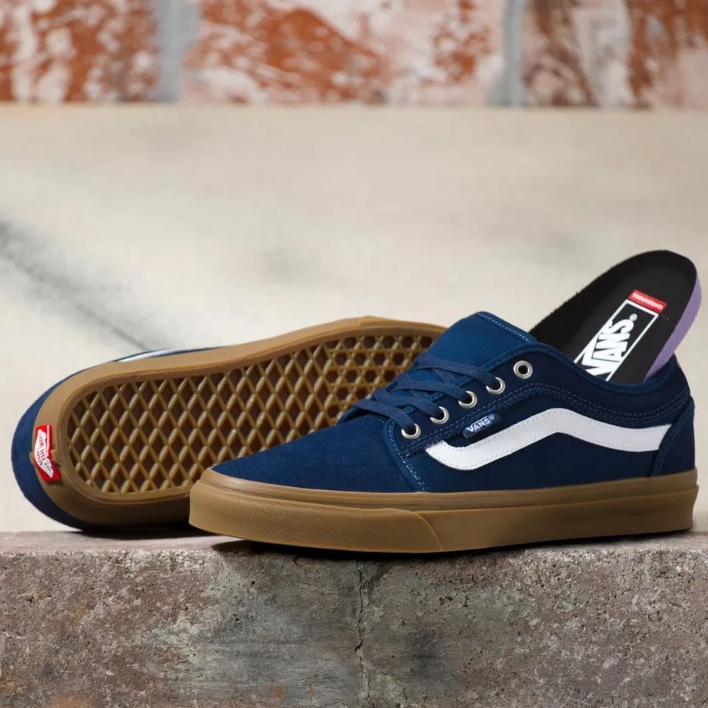 Chukka Low Sidestripe Navy/Gum - Image 2