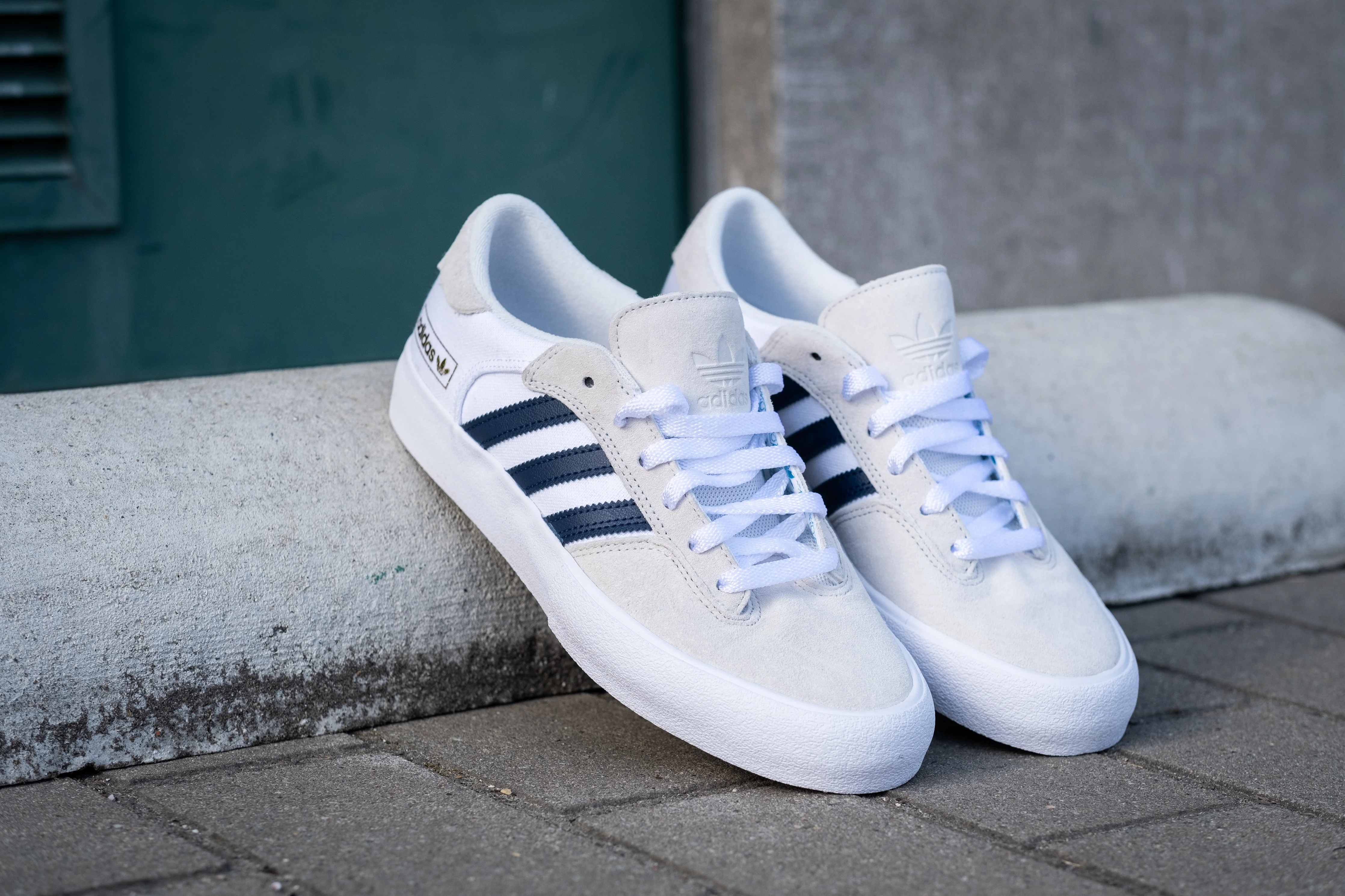 Matchbreak Super Crystal White/ Collegiate Navy/ Cloud White - Image 8